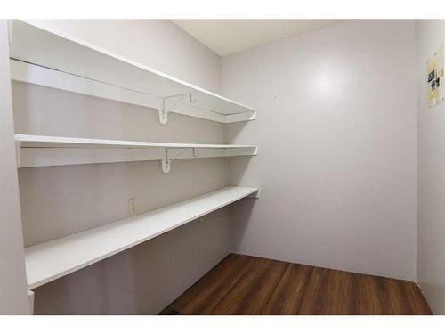 57 Westview Drive, Sylvan Lake, AB - Indoor With Storage