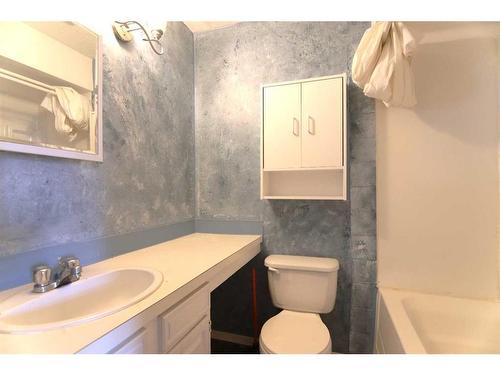 57 Westview Drive, Sylvan Lake, AB - Indoor Photo Showing Bathroom