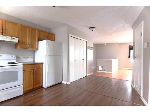 57 Westview Drive, Sylvan Lake, AB - Indoor Photo Showing Kitchen