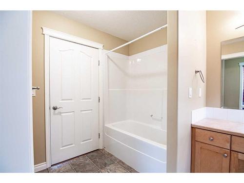 13-829 20 Street, Rural Red Deer County, AB - Indoor Photo Showing Bathroom