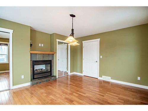 13-829 20 Street, Rural Red Deer County, AB - Indoor Photo Showing Living Room With Fireplace