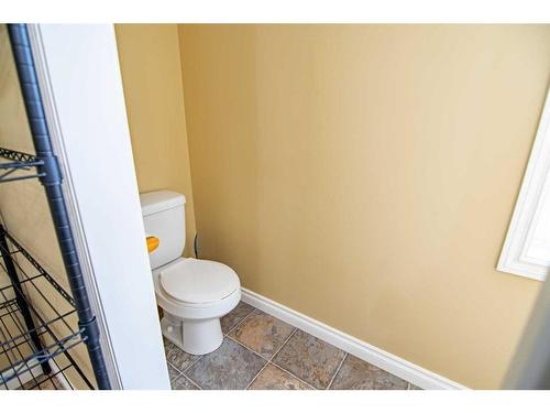 13-829 20 Street, Rural Red Deer County, AB - Indoor Photo Showing Bathroom