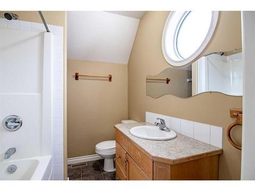 13-829 20 Street, Rural Red Deer County, AB - Indoor Photo Showing Bathroom