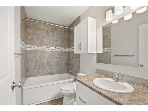 110 Westview Drive, Sylvan Lake, AB - Indoor Photo Showing Bathroom