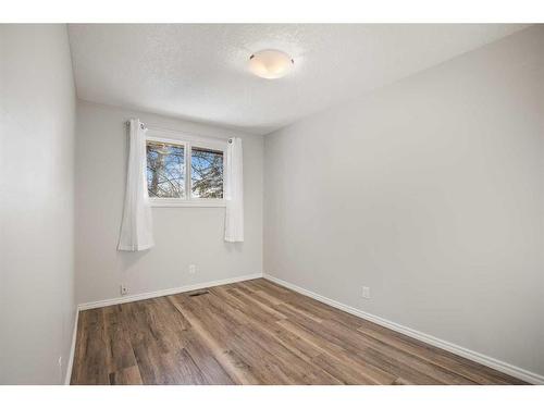 110 Westview Drive, Sylvan Lake, AB - Indoor Photo Showing Other Room