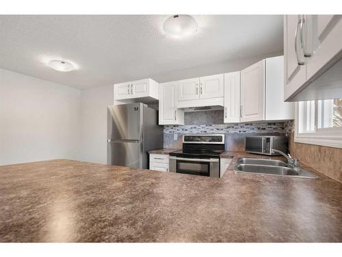 110 Westview Drive, Sylvan Lake, AB - Indoor Photo Showing Kitchen With Double Sink