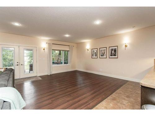 431 Summer Crescent, Rural Ponoka County, AB - Indoor Photo Showing Living Room