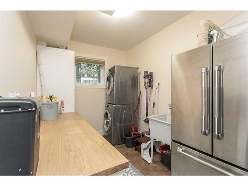 431 Summer Crescent, Rural Ponoka County, AB - Indoor Photo Showing Laundry Room