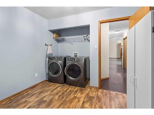 5611 52 Street Close, Eckville, AB - Indoor Photo Showing Laundry Room