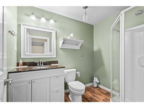 5611 52 Street Close, Eckville, AB - Indoor Photo Showing Bathroom