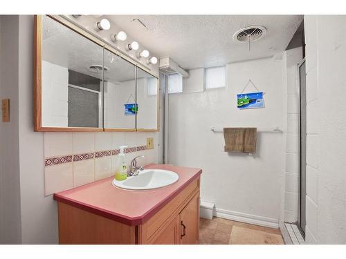 4411 35 Street, Red Deer, AB - Indoor Photo Showing Bathroom