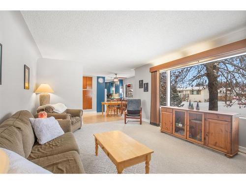 4411 35 Street, Red Deer, AB - Indoor Photo Showing Living Room