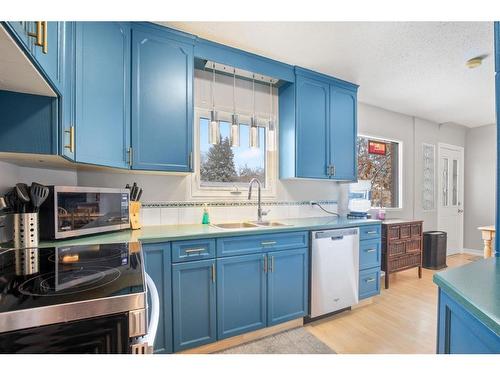 4411 35 Street, Red Deer, AB - Indoor Photo Showing Kitchen