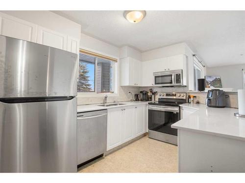 102-60 Lawford Avenue, Red Deer, AB - Indoor Photo Showing Kitchen With Double Sink