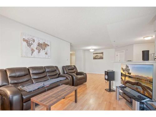 102-60 Lawford Avenue, Red Deer, AB - Indoor Photo Showing Living Room