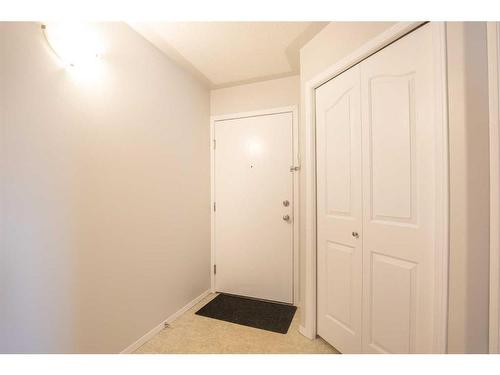 102-60 Lawford Avenue, Red Deer, AB - Indoor Photo Showing Other Room