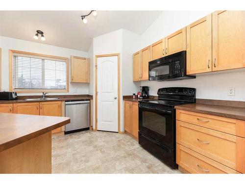 925-31 Jamieson Avenue, Red Deer, AB - Indoor Photo Showing Kitchen With Double Sink