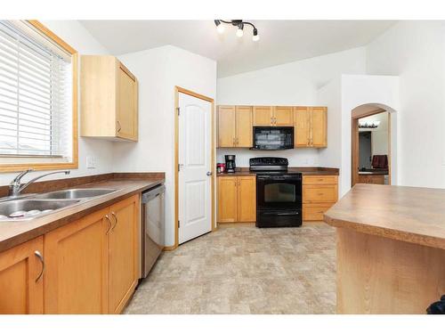 925-31 Jamieson Avenue, Red Deer, AB - Indoor Photo Showing Kitchen With Double Sink