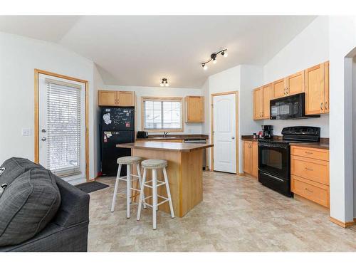 925-31 Jamieson Avenue, Red Deer, AB - Indoor Photo Showing Kitchen