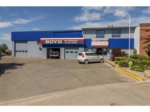 7668 49 Avenue, Red Deer, AB 