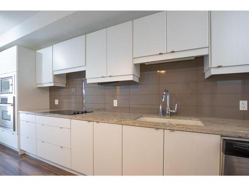 5118-2660 22 Street, Red Deer, AB - Indoor Photo Showing Kitchen