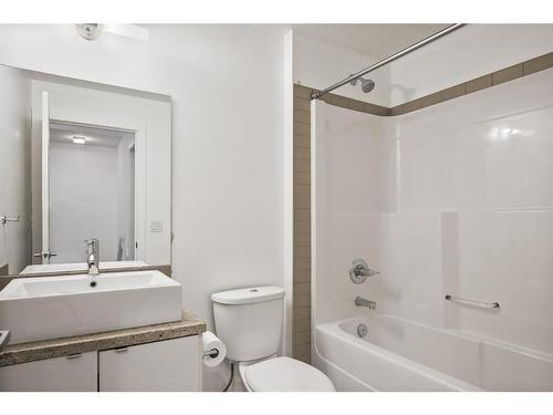 5118-2660 22 Street, Red Deer, AB - Indoor Photo Showing Bathroom