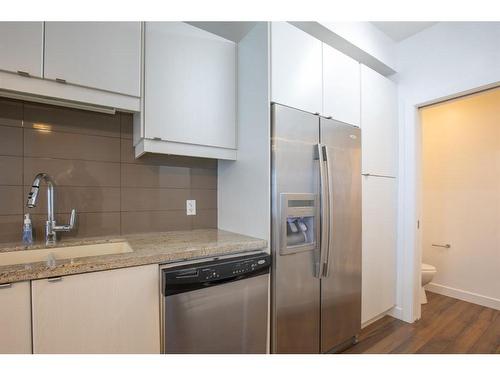 5118-2660 22 Street, Red Deer, AB - Indoor Photo Showing Kitchen