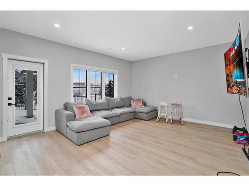 10 Songbird Green, Sylvan Lake, AB - Indoor Photo Showing Living Room