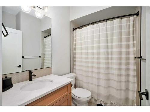 10 Songbird Green, Sylvan Lake, AB - Indoor Photo Showing Bathroom