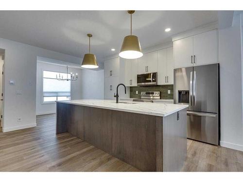 10 E Evergreen Way, Red Deer, AB - Indoor Photo Showing Kitchen With Upgraded Kitchen