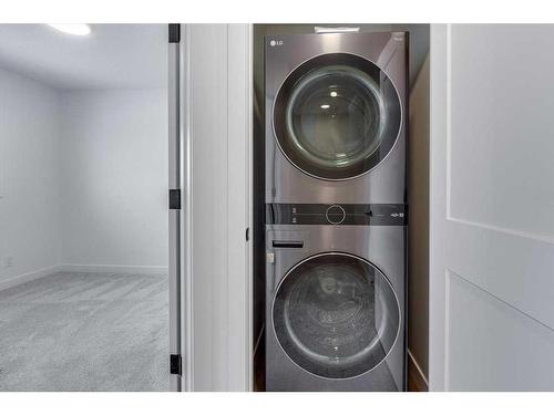 10 E Evergreen Way, Red Deer, AB - Indoor Photo Showing Laundry Room