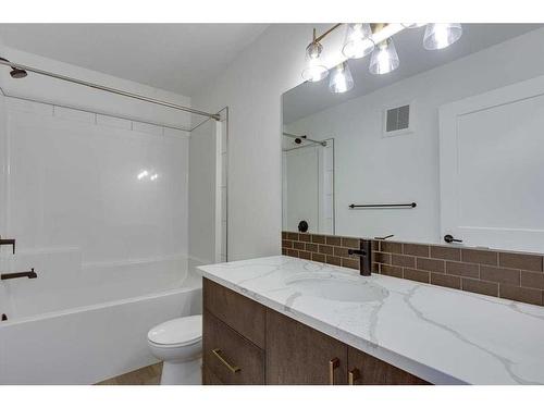 10 E Evergreen Way, Red Deer, AB - Indoor Photo Showing Bathroom