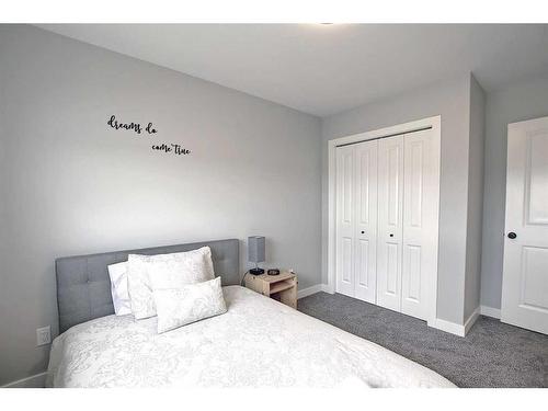 13 Iron Gate Boulevard, Sylvan Lake, AB - Indoor Photo Showing Bedroom