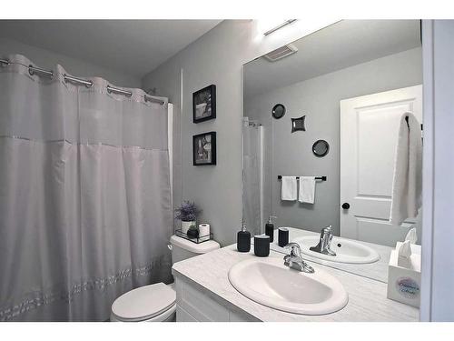 13 Iron Gate Boulevard, Sylvan Lake, AB - Indoor Photo Showing Bathroom