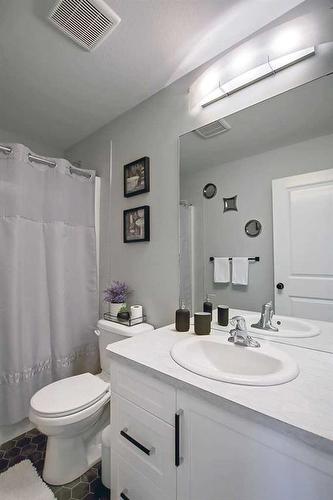 13 Iron Gate Boulevard, Sylvan Lake, AB - Indoor Photo Showing Bathroom