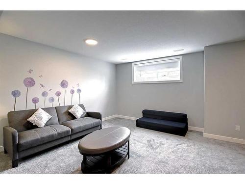 13 Iron Gate Boulevard, Sylvan Lake, AB - Indoor Photo Showing Living Room