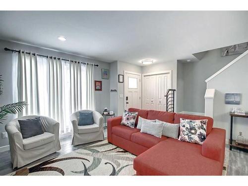 13 Iron Gate Boulevard, Sylvan Lake, AB - Indoor Photo Showing Living Room