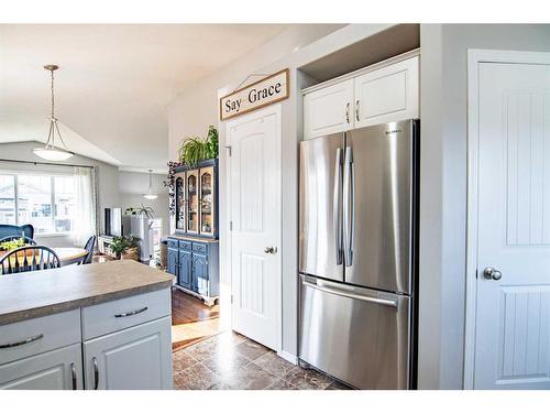 150 Cooper Close, Red Deer, AB - Indoor Photo Showing Kitchen