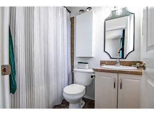 150 Cooper Close, Red Deer, AB - Indoor Photo Showing Bathroom