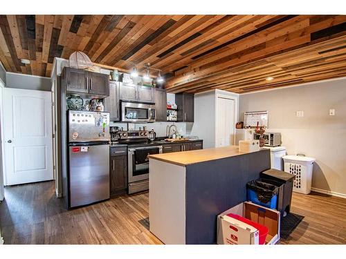 150 Cooper Close, Red Deer, AB - Indoor Photo Showing Kitchen