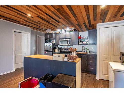 150 Cooper Close, Red Deer, AB - Indoor Photo Showing Kitchen