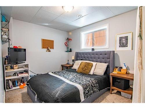 150 Cooper Close, Red Deer, AB - Indoor Photo Showing Bedroom