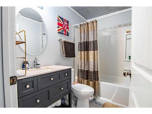 150 Cooper Close, Red Deer, AB - Indoor Photo Showing Bathroom