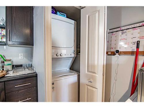 150 Cooper Close, Red Deer, AB - Indoor Photo Showing Laundry Room