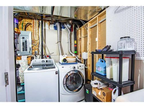 150 Cooper Close, Red Deer, AB - Indoor Photo Showing Laundry Room