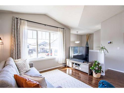 150 Cooper Close, Red Deer, AB - Indoor Photo Showing Living Room