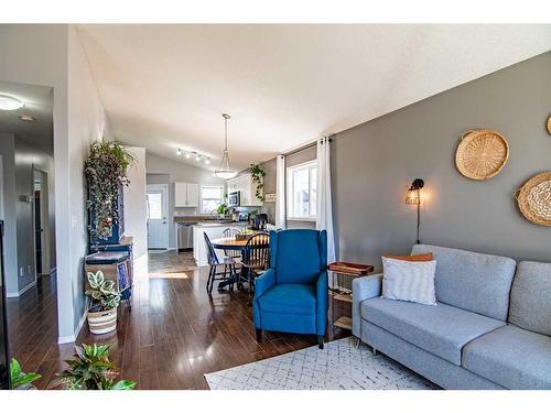 150 Cooper Close, Red Deer, AB - Indoor Photo Showing Living Room