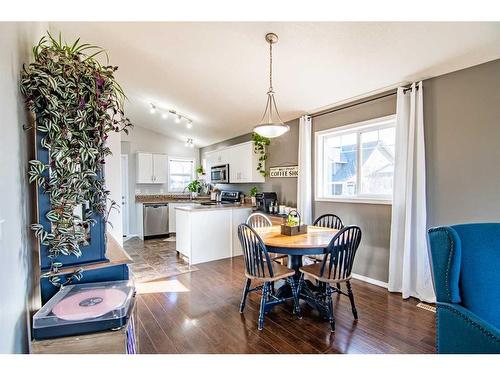 150 Cooper Close, Red Deer, AB - Indoor Photo Showing Dining Room