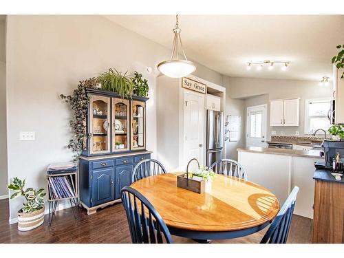 150 Cooper Close, Red Deer, AB - Indoor Photo Showing Dining Room