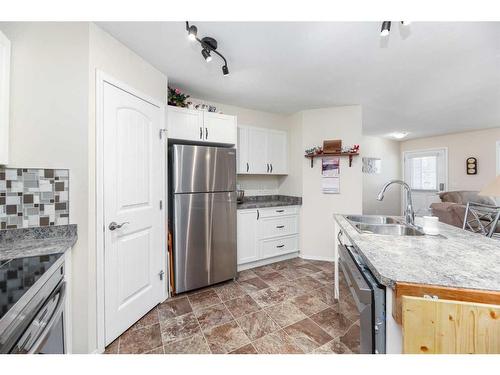 1016-31 Jamieson Avenue, Red Deer, AB - Indoor Photo Showing Kitchen With Double Sink